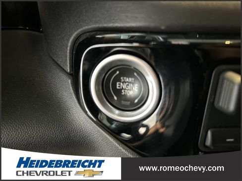Certified 2022 Chevrolet Silverado 1500 LTZ w/ Technology Package AWD/4WD image 31