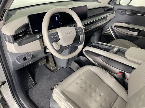 Certified 2024 Kia EV9 Wind AWD/4WD image 3