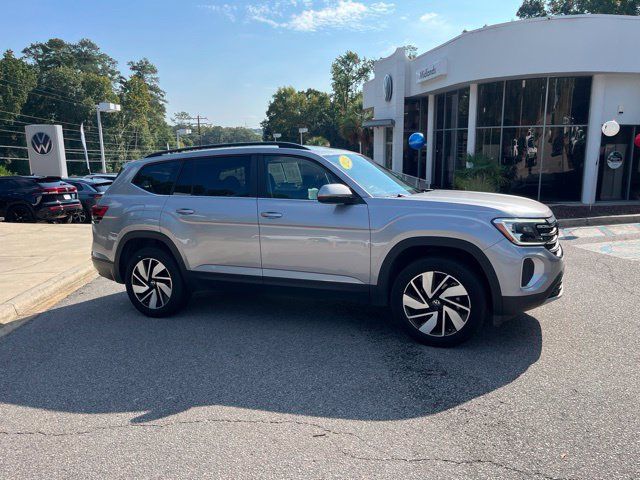 Used 2025 Volkswagen Atlas SE FWD image 2