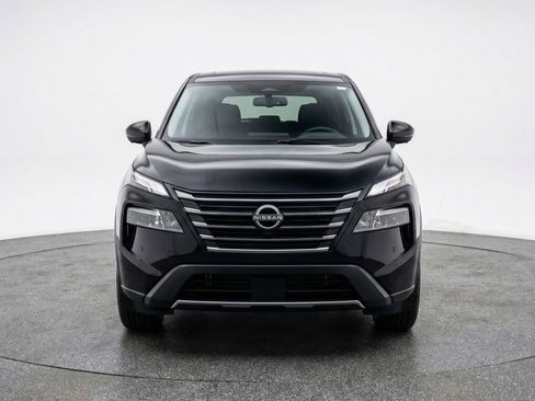 Used 2025 Nissan Rogue SV AWD/4WD image 2