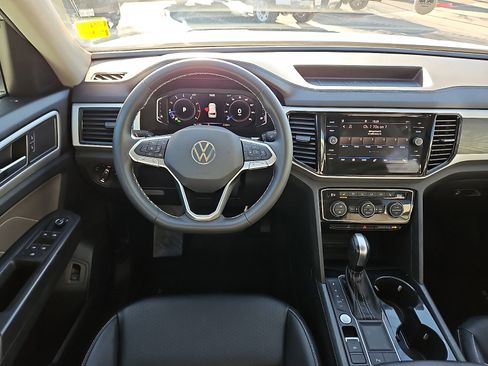 Certified 2023 Volkswagen Atlas SE image 8
