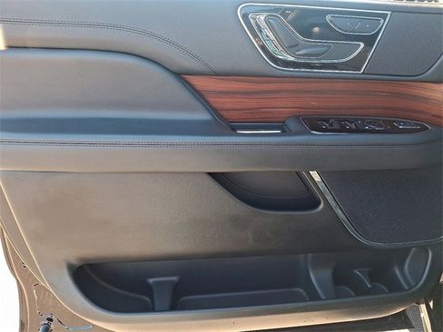 Used 2024 Lincoln Navigator Premiere image 12