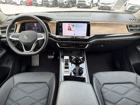Used 2025 Volkswagen Atlas SE image 20