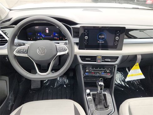 New 2025 Volkswagen Taos SE image 9