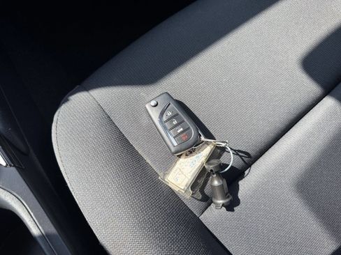 Used 2025 Toyota Corolla LE FWD image 21