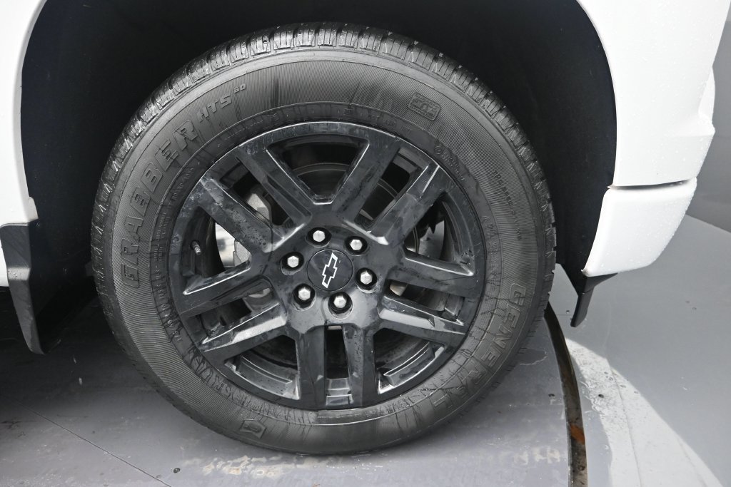 Used 2024 Chevrolet Silverado 1500 RST w/ Dark Appearance Package RWD image 9