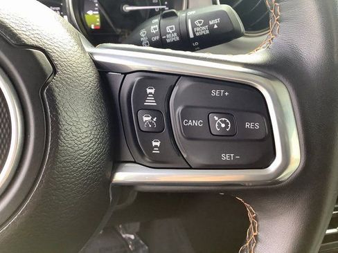 Used 2023 Jeep Wrangler Unlimited Sahara image 12