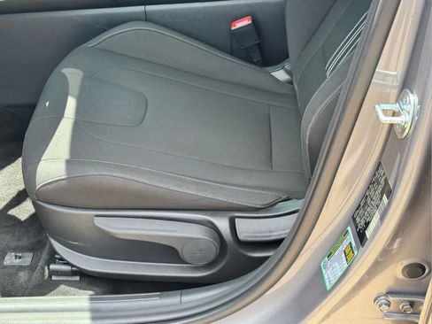 Used 2025 Hyundai Elantra SEL FWD image 19