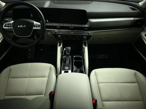 Certified 2024 Kia Telluride EX w/ EX Captain's Chair Package FWD image 35