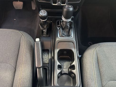 Used 2025 Jeep Wrangler Sahara image 41