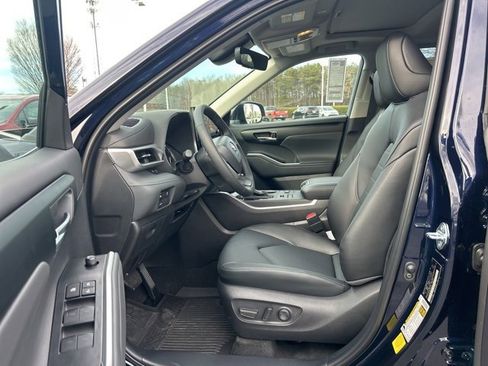 New 2026 Toyota Highlander XLE image 15