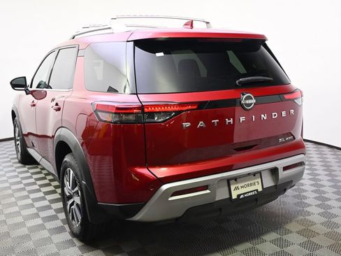 Used 2024 Nissan Pathfinder SL AWD/4WD image 4