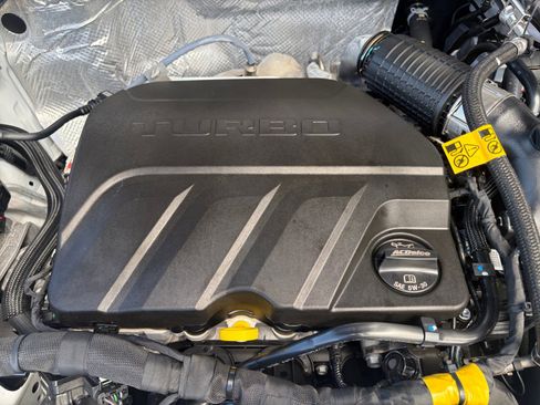 Used 2024 Chevrolet Trax LT w/ Driver Confidence Package image 31