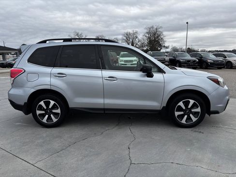 Used 2017 Subaru Forester 2.5i Limited AWD/4WD image 3