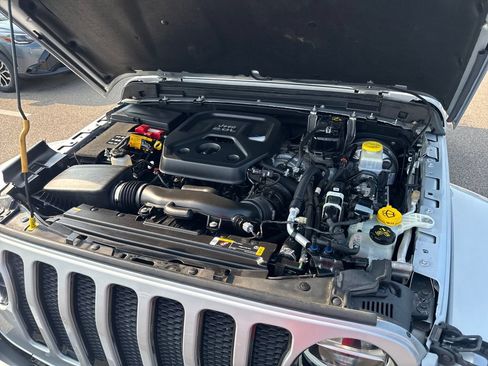 Used 2022 Jeep Wrangler Unlimited Sahara AWD/4WD image 49