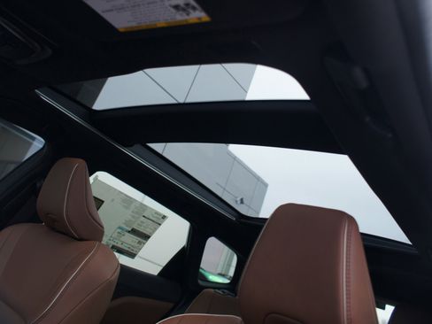 New 2025 Toyota Crown Signia image 14