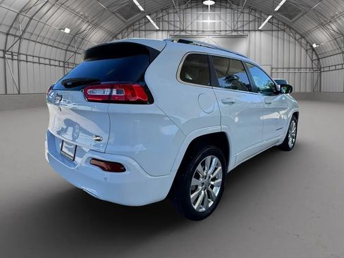 Used 2016 Jeep Cherokee Overland FWD image 8