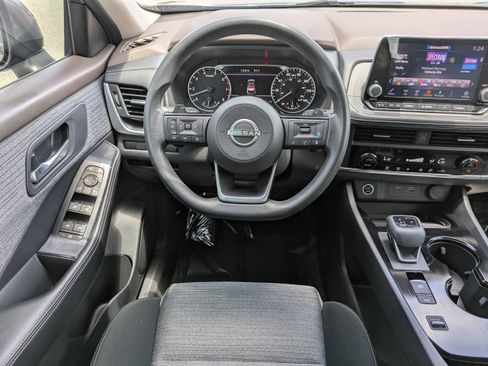 Certified 2023 Nissan Rogue SV FWD image 17