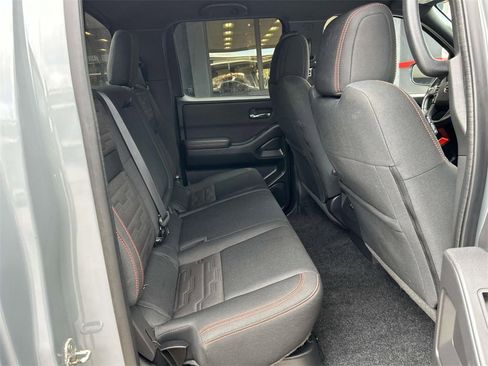 Used 2022 Nissan Frontier PRO-4X w/ Technology Package image 15