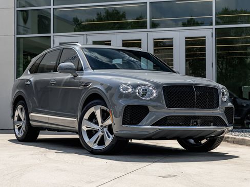 Used 2024 Bentley Bentayga image 3