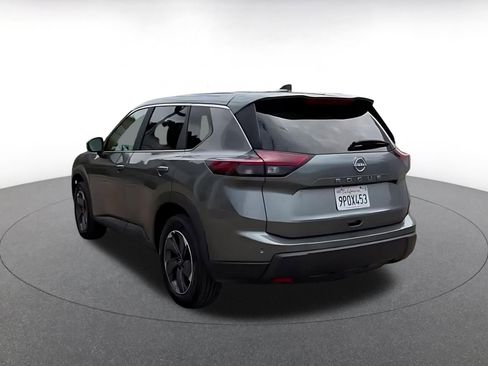 Used 2025 Nissan Rogue SV FWD image 11