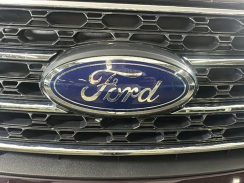 Used 2022 Ford Explorer XLT AWD/4WD image 8