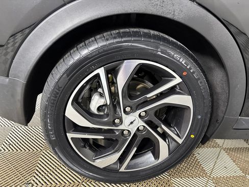 Used 2022 Chevrolet Bolt LT w/ Infotainment Package FWD image 27