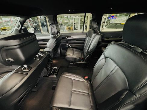 Used 2025 Jeep Wagoneer Series II AWD/4WD image 37