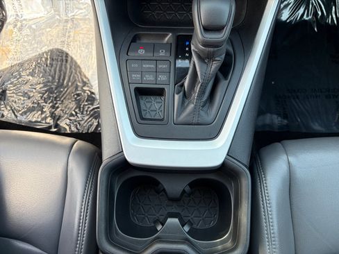 Used 2021 Toyota RAV4 XLE w/ Convenience Package AWD/4WD image 22