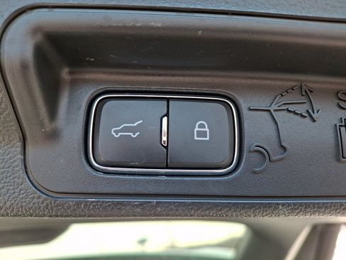 Certified 2022 Ford Explorer Limited w/ Limited Technology Package image 32