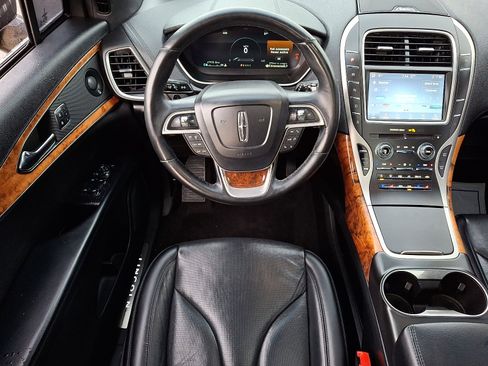 Used 2020 Lincoln Nautilus Reserve image 12