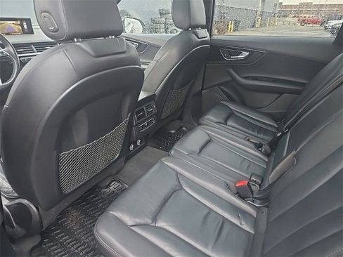 Used 2018 Audi Q7 3.0T Premium image 11