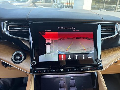 Used 2025 Jeep Grand Wagoneer L Series III w/ Rear Seat Video Group 1 AWD/4WD image 24
