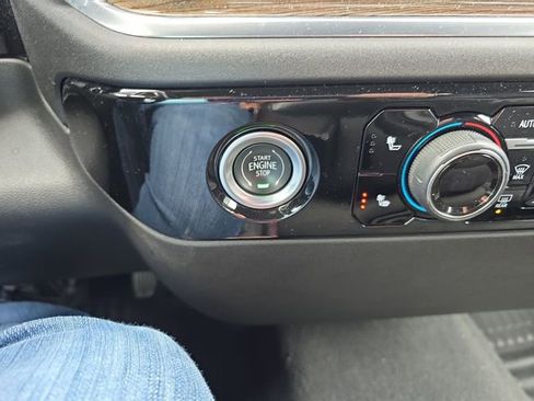 Used 2022 Chevrolet Silverado 1500 LT image 21