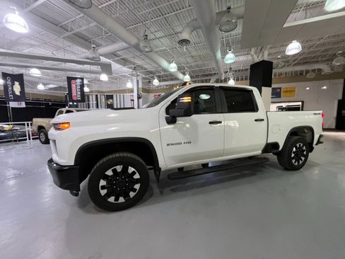 Used 2020 Chevrolet Silverado 2500 Custom w/ Custom Value Package image 8