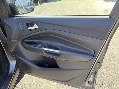 Used 2019 Ford Escape SE image 35