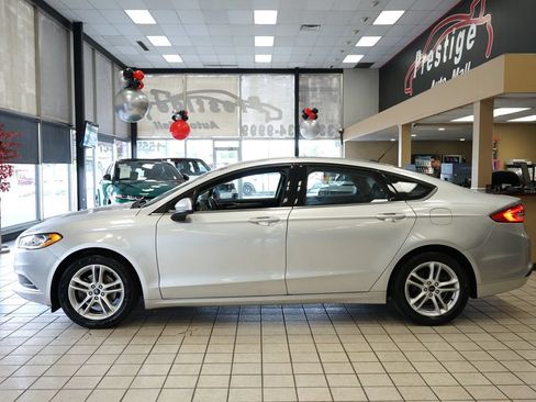 Used 2018 Ford Fusion SE w/ Fusion SE Technology Package FWD image 3