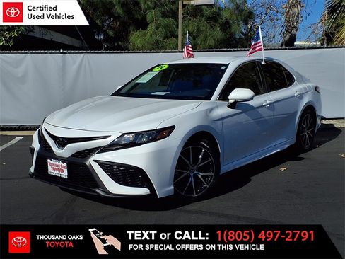 Certified 2024 Toyota Camry SE image 1