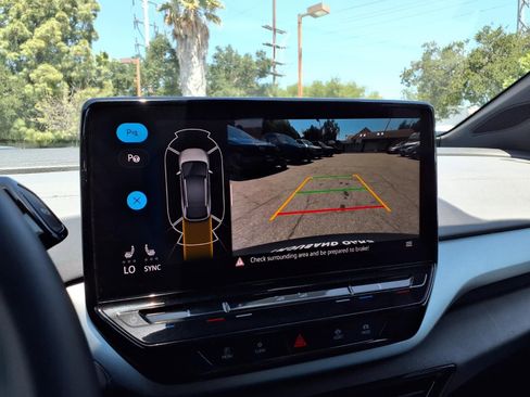 Certified 2023 Volkswagen ID.4 Pro AWD/4WD image 9