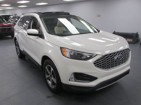 Certified 2023 Ford Edge SEL w/ Convenience Package AWD/4WD image 3