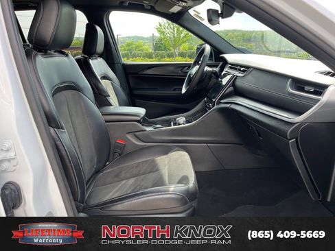 Used 2024 Jeep Grand Cherokee Altitude AWD/4WD image 26