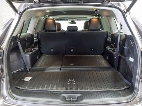 Used 2019 Toyota Highlander XLE image 27