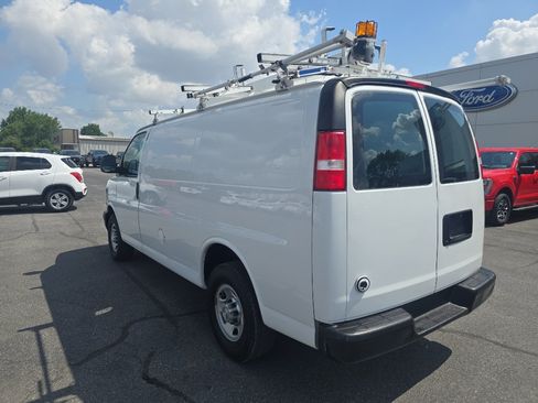 Used 2016 Chevrolet Express 2500 RWD image 8