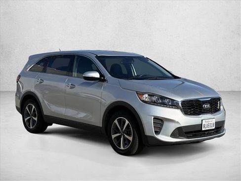 Used 2020 Kia Sorento LX image 3