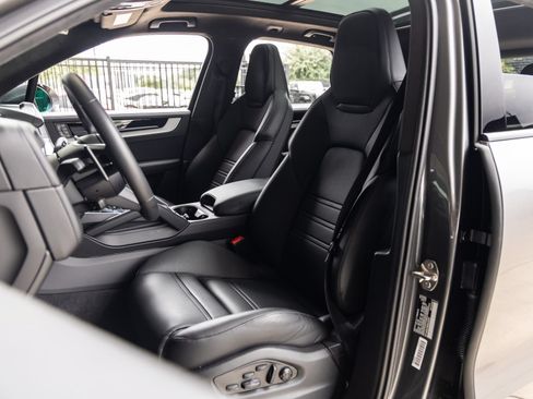 Certified 2025 Porsche Cayenne S w/ Premium Package Plus AWD/4WD image 5