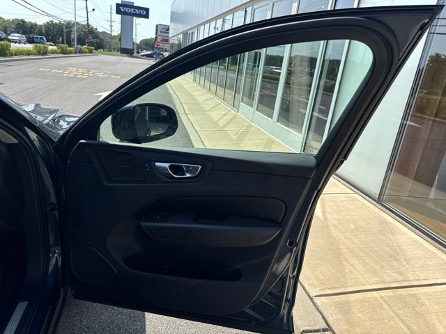Used 2024 Volvo XC60 B5 Plus w/ Protection Package Premier AWD/4WD image 14