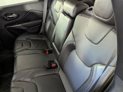 Used 2020 Jeep Cherokee Limited image 16