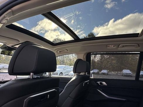 New 2026 BMW X7 xDrive40i w/ Premium Package AWD/4WD image 13