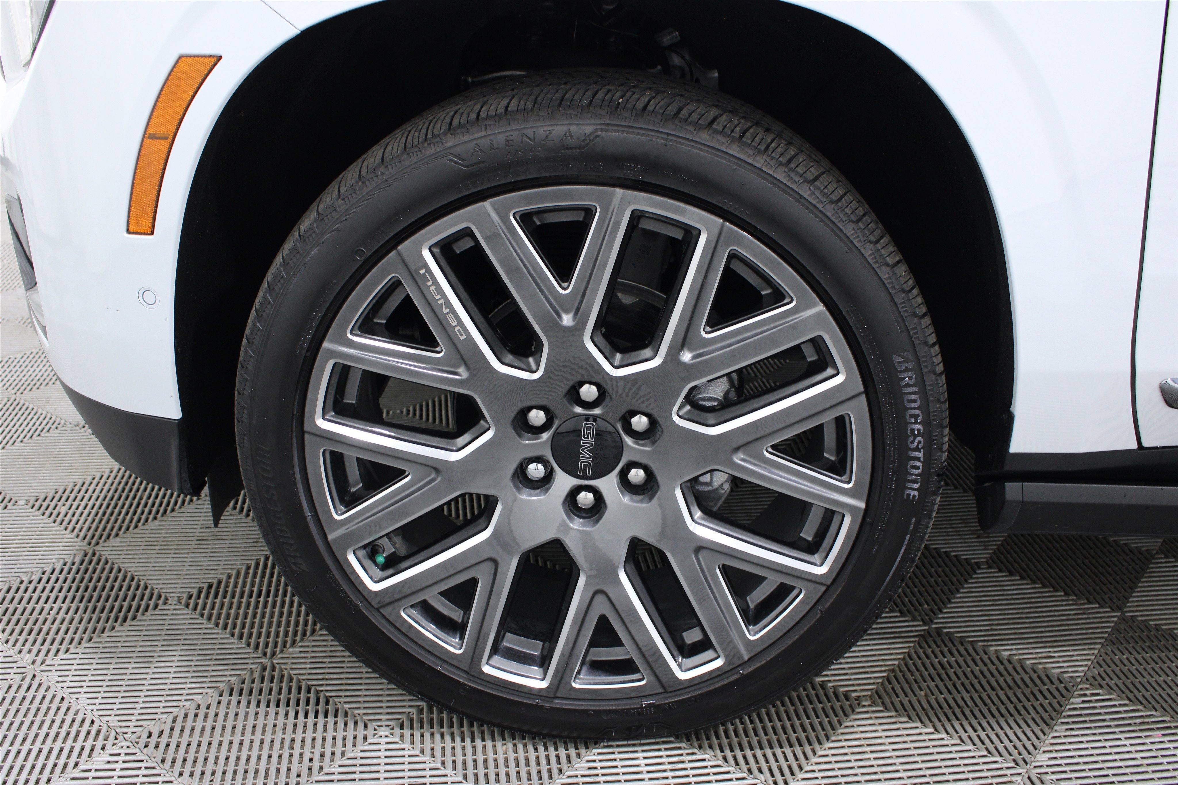Used 2026 GMC Yukon Denali Ultimate AWD/4WD image 43