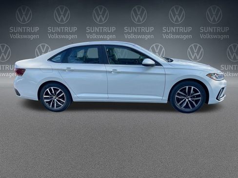 New 2025 Volkswagen Jetta SE image 32